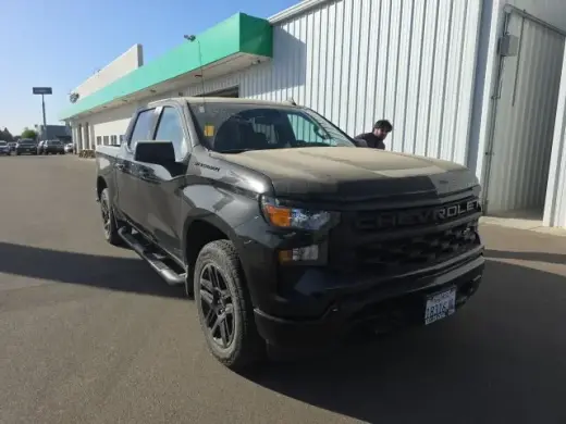 Chevrolet Silverado 1500 2024 4x2 Custom Cabina Crew 4 puertas 5.8 ft. SB