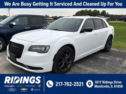 Chrysler 300 2023 Touring 4dr Sedán