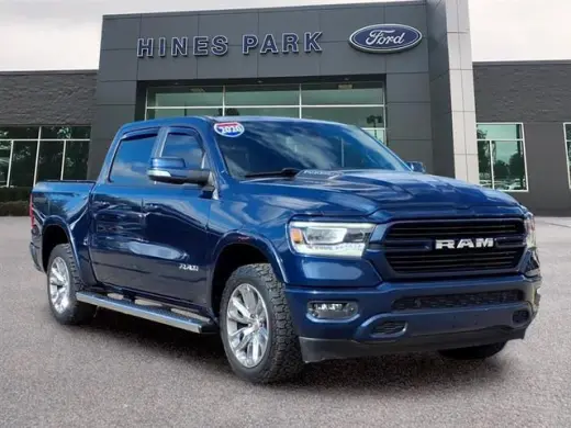 Ram 1500 2020 4x4 Laramie Cabina Tripulta de 4 puertas SB 5.6 ft. Camión de volteo