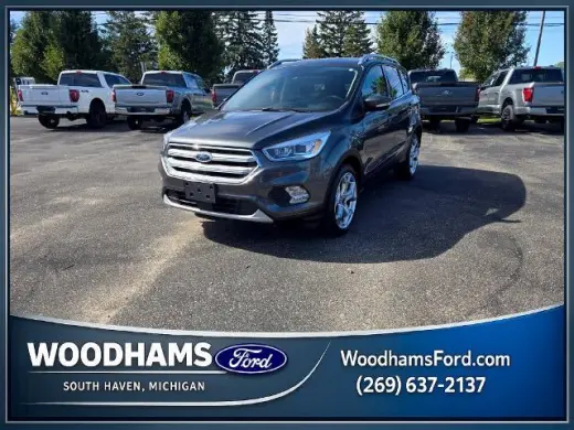 Ford Escape 2019 con tracción en las cuatro ruedas y Titanio, 4 puertas SUV