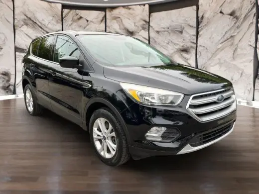 Ford Escape 2017 con tracción en las fouraz SE 4dr SUV