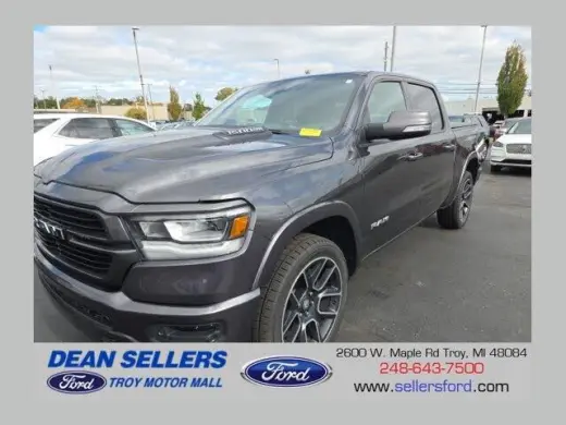 Ram 1500 2019 4x4 Laramie 4 puertas Crew Cab 5.6 pies SB Pickup