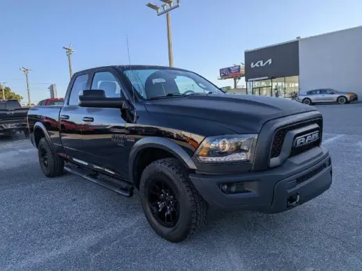 Ram 1500 Classic 2024 4x4 SLT 4 puertas Quad Cab caja corta de 6.3 pies