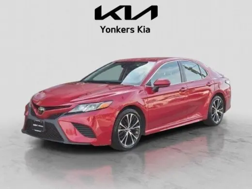 Toyota Camry 2019 SE sedán de 4 puertas