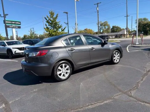 Mazda Mazda3 2011 i Touring 4dr Sedan 5M