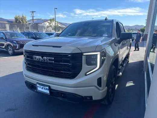 GMC Sierra 1500 2023 4x2 Elevation 4puertas Crew Cab 1.8 m