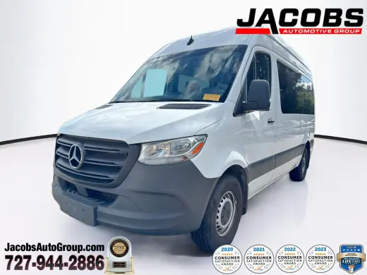 Mercedes-Benz Sprinter 2024 2500 3dr 144 in. WB Furgón de Pasajeros (2.0L I4)