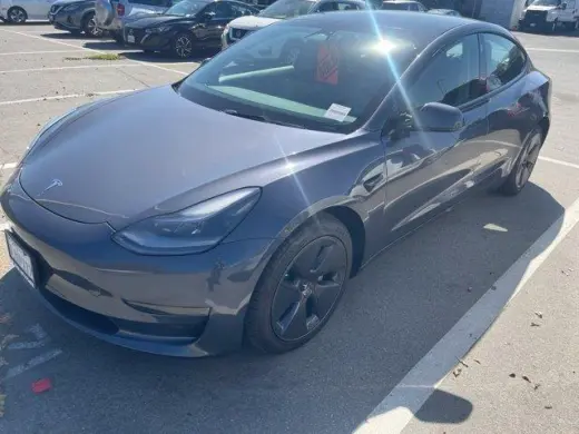 Vehículo Tesla Model 3 2023 sedán de 4 puertas