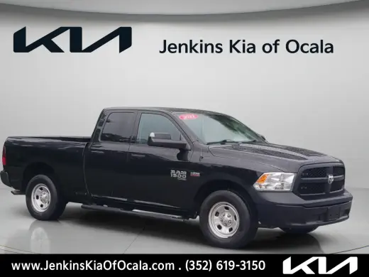 Ram 1500 Classic 2022 4x4 Tradesman 4dr Quad Cab 6.3 ft. SB Pickup