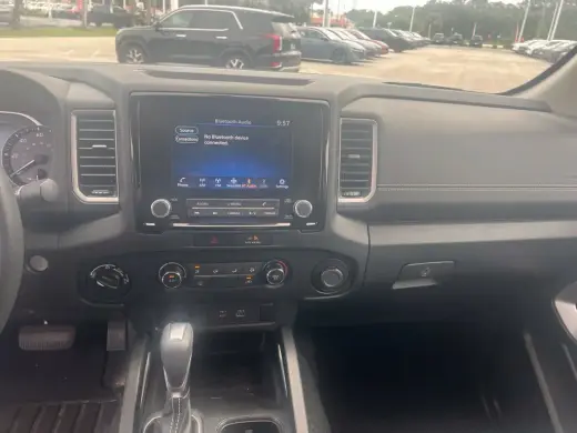Nissan Frontier 2022 4x4 SV 4dr Crew Cab 5 ft. SB