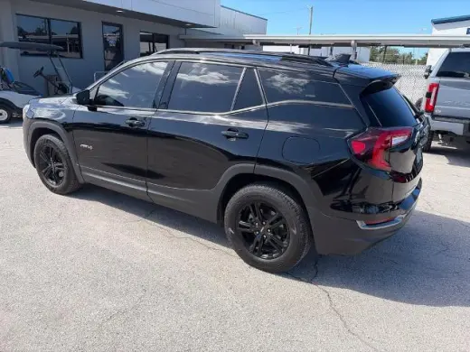 GMC Terrain 2023 con tracción en las cuatro ruedas AWD AT4 de 4 puertas SUV