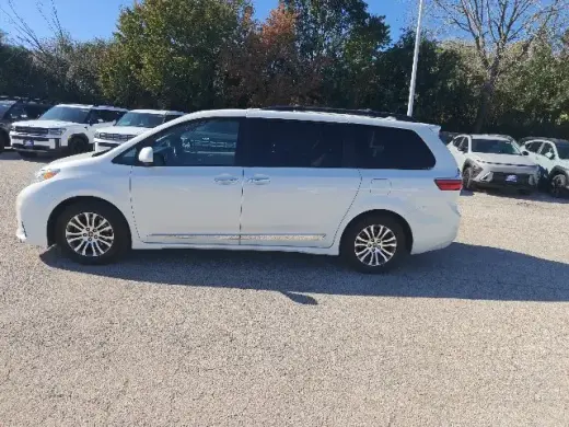 Toyota Sienna 2019 XLE 7-Pasajeros Asiento de Acceso Automático 4dr Mini-Van