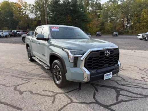 Toyota Tundra 2024 4x4 SR5 4dr CrewMax Cab Pickup SB