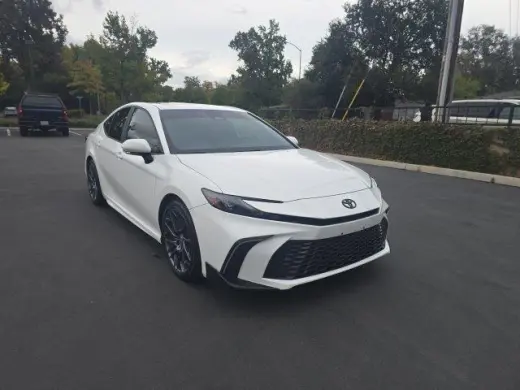 Toyota Camry 2025 SE sedán 4 puertas