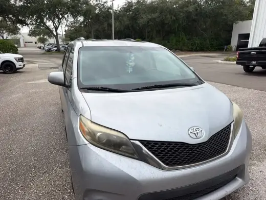 Toyota Sienna 2016 SE 8-Pasajeros 4dr Mini-Van