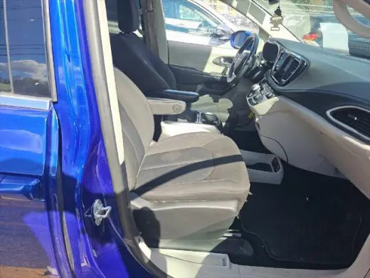 Chrysler Pacifica 2021 Touring 4d Minivan