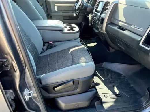 Ram 1500 Classic 2019 4x4 SLT 4dr Crew Cab 6.3 ft. SB Pickup