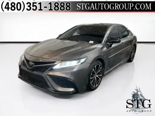 Toyota Camry 2023 SE Sedán 4 puertas
