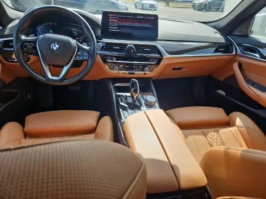 Sedán BMW 5 Series 2023 530i 4 puertas