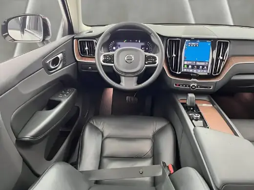 Volvo XC60 2024 AWD B5 Plus Dark Theme SUV de 4 puertas