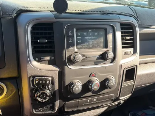 Ram 1500 Classic 2019 4x4 Tradesman 4dr Crew Cab 5.5 ft. SB Pickup