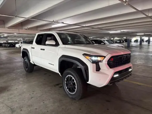 Toyota Tacoma 2025 4x4 SR5 4dr Double Cab 5.0 ft SB