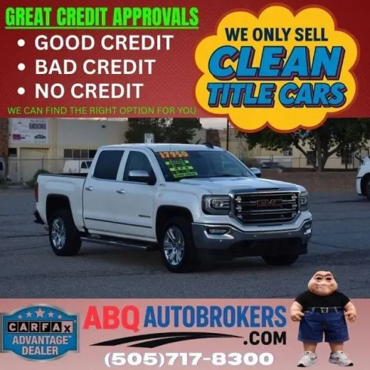 2017 GMC Sierra 1500 4WD Crew Cab, 143.5" de largo, SLT.