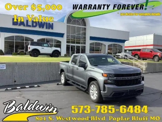 Chevrolet Silverado 1500 2021 4x4 Custom 4dr Crew Cab con cabina de 5.8 pies de largo SB