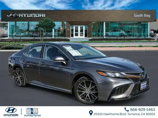 Toyota Camry 2024 SE Sedán 4 puertas
