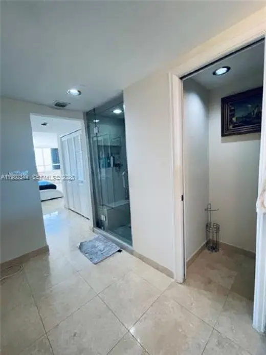 Propiedad en alquiler con 2 habitaciones y 2 baños en Miami