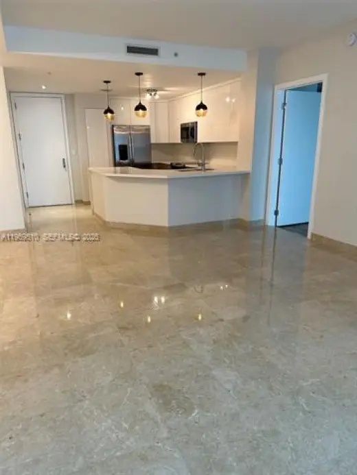 Propiedad en alquiler con 3 habitaciones y 3 baños en Miami