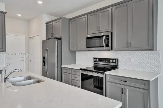 Propiedad en alquiler con 3 habitaciones y 2.5 baños en Oakland Park