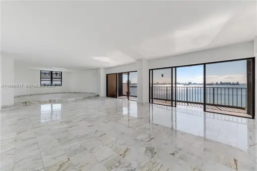 Propiedad en alquiler con 2 habitaciones y 3 baños en Miami