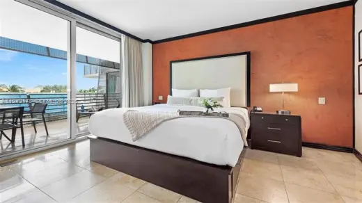 Propiedad en alquiler con 0 habitaciones y 1.5 baños en Miami Beach