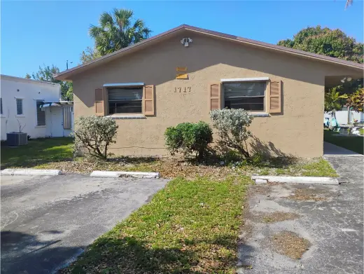 Propiedad en alquiler con 3 habitaciones y 2 baños en Hollywood