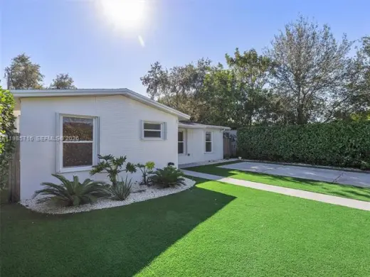 Propiedad en alquiler con 4 habitaciones y 2 baños en Miami