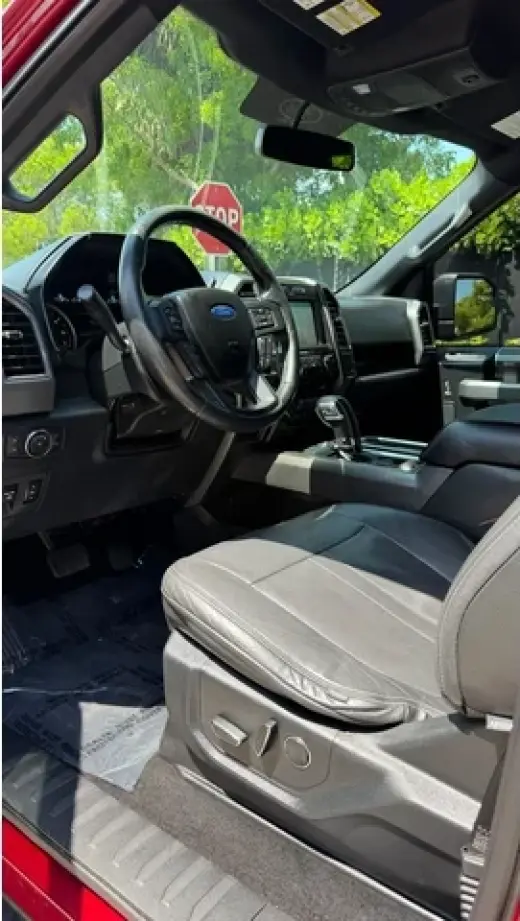 🛻 *Ford F-150 XLT