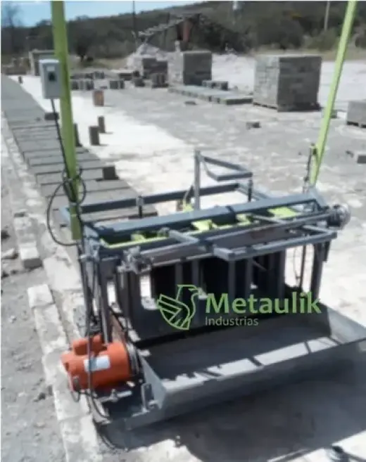 Maquina bloquera movil