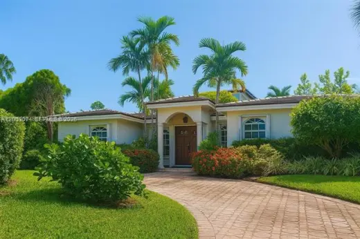 Propiedad en alquiler con 4 habitaciones y 3 baños en Key Biscayne