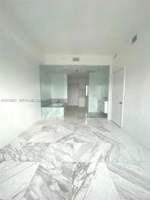 Propiedad en alquiler con 2 habitaciones y 3 baños en Miami