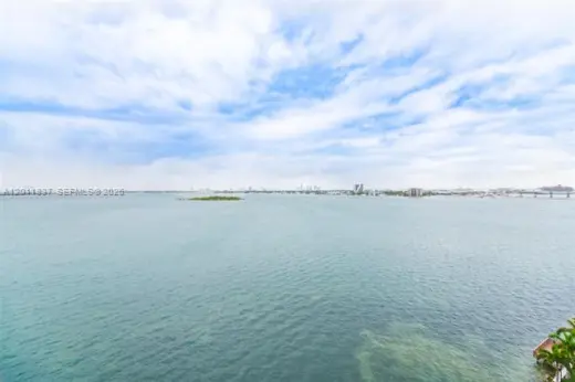 Propiedad en alquiler con 1 dormitorio y 2 baños en Miami