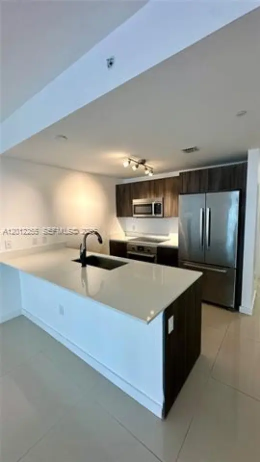 Propiedad en alquiler con 1 dormitorio y 2 baños en Miami