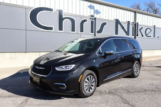2023 Chrysler Pacifica Hybrid Limited FWD