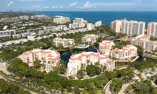 Propiedad en alquiler con 3 habitaciones y 3 baños en Key Biscayne