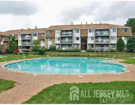 Propiedad en alquiler con 2 habitaciones y 2 baños en Edison