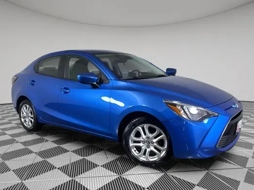 Silver Certified2018 Toyota YARIS Auto (Natl)