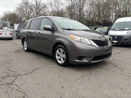 2013 Toyota Sienna LE 7-Passenger Auto Access Seat