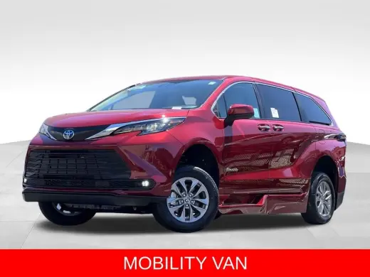 2025 Toyota Sienna XLE 8 Passenger