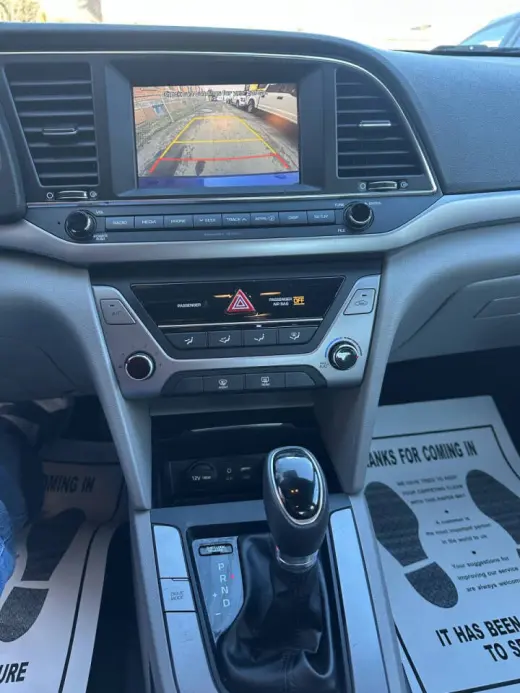 2017 Hyundai ELANTRA
SE