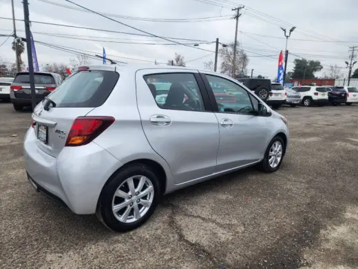 2016 Toyota Yaris 5-Door LE